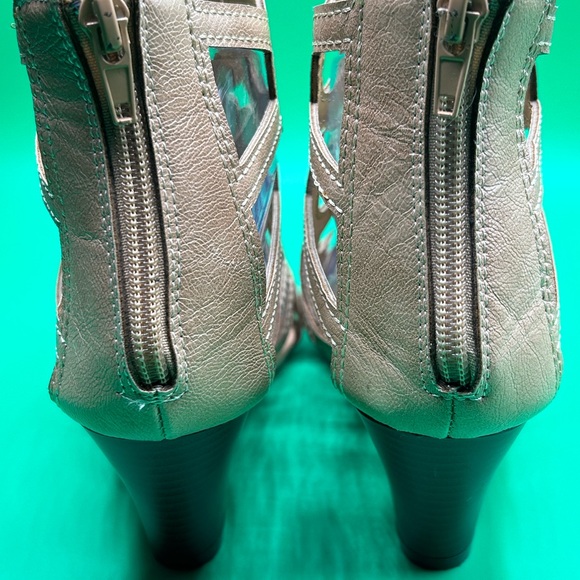 N.Y. VIP Tan Heel Open Toe Sandals Size 8 NWOT - Picture 14 of 14